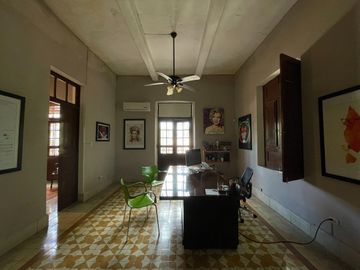CASA EN VENTA EN MÉRIDA YUCATÁN EN GARCÍA GINERÉS SOBRE LA AVENIDA COLÓN