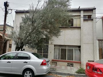 CASA EN VENTA EN COL. INDUSTRIAL EN MONTERREY