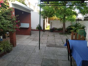 CASA + LOCAL SOBRE LOTE DE 7,80 x 43,30