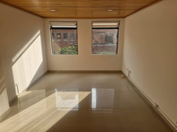 oficina en arriendo en internacional. Cod A3579