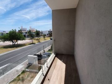 Residencia de Autor en La Condesa Juriquilla, 4 Recamaras, Sala de TV, 3.5 Baño