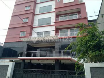 Gedung Perkantoran di Warung Buncit Jakarta Selatan