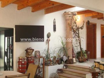 CASA EN VENTA EN TEQUISQUIAPAN AMALIA EN CLUB DE GOLF