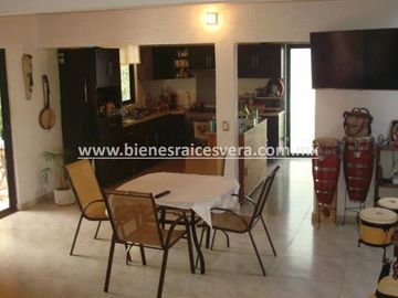 CASA EN VENTA EN TEQUISQUIAPAN AMALIA EN CLUB DE GOLF