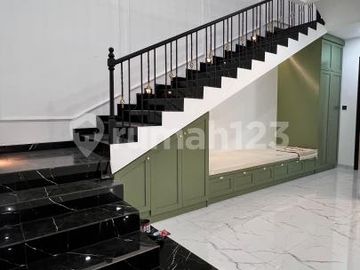 Dijual Brand New Modern House di Nusa Loka BSD