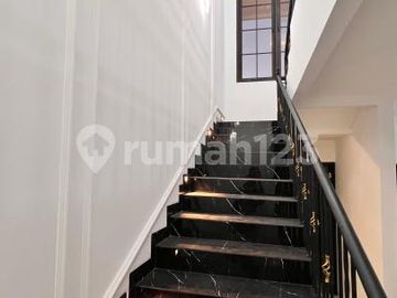 Dijual Brand New Modern House di Nusa Loka BSD