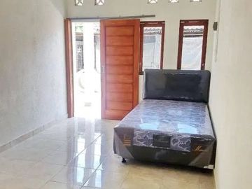 Rumah tepi jalan utama dekat Sleman City Hall