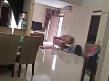 Rumah 2 lantai dalam komplek pondok pekayon indah bekasi