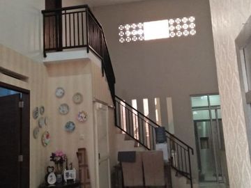 Rumah 2 lantai dalam komplek pondok pekayon indah bekasi