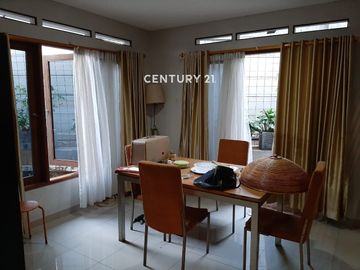 Dijual Rumah Asri Siap Huni Lay Out luas Dalam Cluster Bintaro