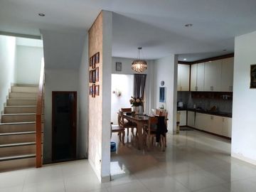 Rumah Mewah Modern Asri dekat SCH