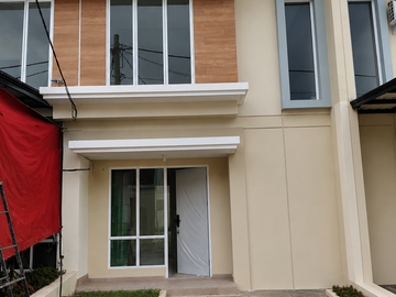 Rumah baru 2 lantai , Di Paradise Serpong City 2  Gunung Sindur