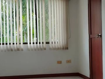 Casa esquinera de 260 m² en unidad residencial en Los Rosales, Ingenio.