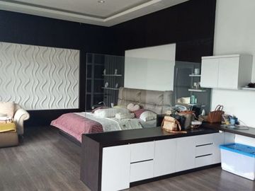 6 Bedroom House for sale