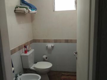 VENTA HERMOSA CASA 4 AMB, BARRIO JARDINES DE ESCOBAR