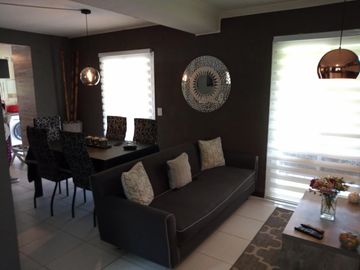 VENTA HERMOSA CASA 4 AMB, BARRIO JARDINES DE ESCOBAR