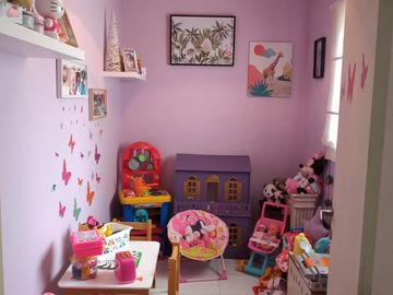 VENTA HERMOSA CASA 4 AMB, BARRIO JARDINES DE ESCOBAR