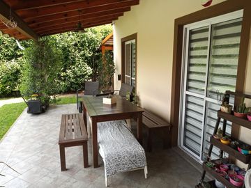 VENTA HERMOSA CASA 4 AMB, BARRIO JARDINES DE ESCOBAR
