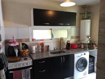 VENTA HERMOSA CASA 4 AMB, BARRIO JARDINES DE ESCOBAR