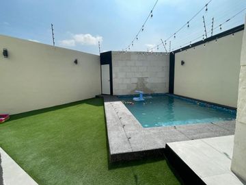 Casa-Quinta Venta CUMBRES LUX c Alberca y Palapa y Lujosas Amenidades en Colonia