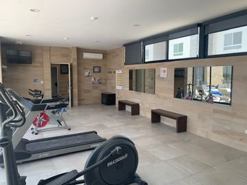 Casa-Quinta Venta CUMBRES LUX c Alberca y Palapa y Lujosas Amenidades en Colonia