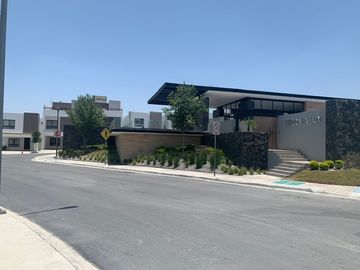 Casa-Quinta Venta CUMBRES LUX c Alberca y Palapa y Lujosas Amenidades en Colonia