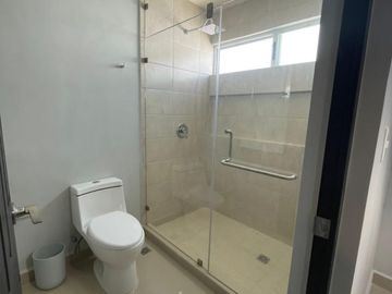 Casa-Quinta Venta CUMBRES LUX c Alberca y Palapa y Lujosas Amenidades en Colonia