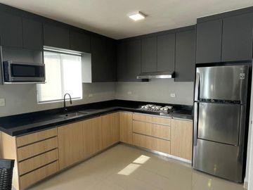 Casa-Quinta Venta CUMBRES LUX c Alberca y Palapa y Lujosas Amenidades en Colonia