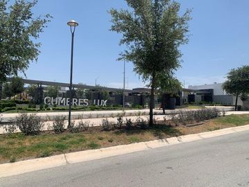 Casa-Quinta Venta CUMBRES LUX c Alberca y Palapa y Lujosas Amenidades en Colonia