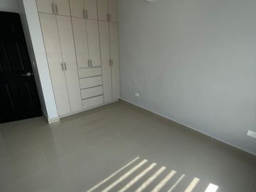Casa-Quinta Venta CUMBRES LUX c Alberca y Palapa y Lujosas Amenidades en Colonia
