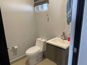 Casa-Quinta Venta CUMBRES LUX c Alberca y Palapa y Lujosas Amenidades en Colonia