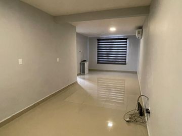 Casa-Quinta Venta CUMBRES LUX c Alberca y Palapa y Lujosas Amenidades en Colonia