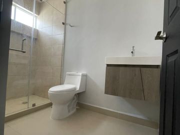 Casa-Quinta Venta CUMBRES LUX c Alberca y Palapa y Lujosas Amenidades en Colonia