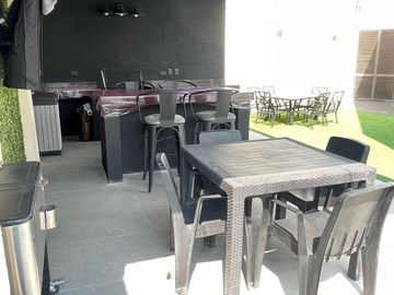 Casa-Quinta Venta CUMBRES LUX c Alberca y Palapa y Lujosas Amenidades en Colonia