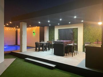Casa-Quinta Venta CUMBRES LUX c Alberca y Palapa y Lujosas Amenidades en Colonia