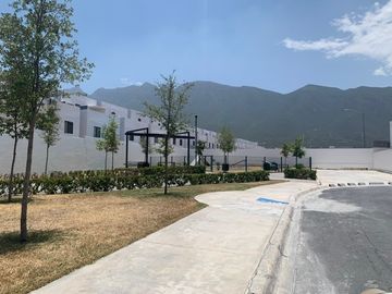 Casa-Quinta Venta CUMBRES LUX c Alberca y Palapa y Lujosas Amenidades en Colonia