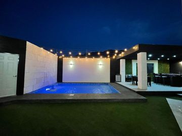 Casa-Quinta Venta CUMBRES LUX c Alberca y Palapa y Lujosas Amenidades en Colonia