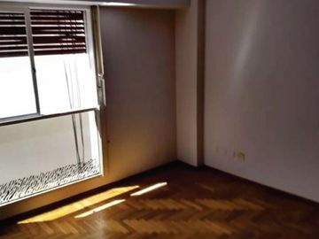 DEPTO. DE 2 AMB. LATERAL LUMINOSO COLOMBRES AL 100 ALMAGRO
