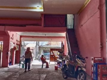 Rumah luas mewah, bonus tempat usaha strategis menguntungkan di Bekasi
