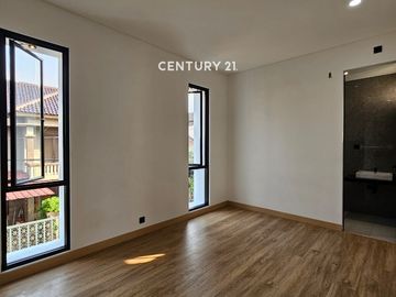 Rumah Cantik 2 Lantai Di Sektor 3 Bintaro Gb 17038