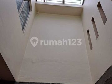 Jual Cepat Rumah 2 Lantai, Turun Harga di Delatinos - BSD