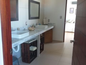 Casa en VENTA con recamara en planta baja fraccionamiento PLAYAS DEL CONCHAL