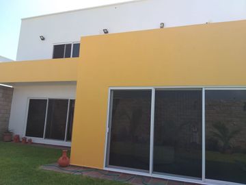 Casa en VENTA con recamara en planta baja fraccionamiento PLAYAS DEL CONCHAL