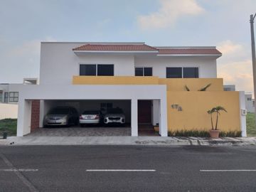 Casa en VENTA con recamara en planta baja fraccionamiento PLAYAS DEL CONCHAL