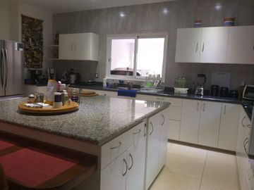 Casa en VENTA con recamara en planta baja fraccionamiento PLAYAS DEL CONCHAL