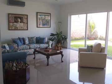 Casa en VENTA con recamara en planta baja fraccionamiento PLAYAS DEL CONCHAL