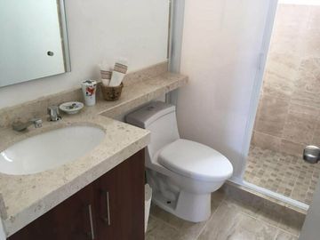 Venta de Casa, 3 recámaras, terraza,  alberca en condominio en Xochitepec, Mor.