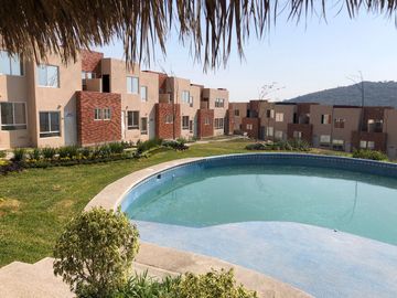 Venta de Casa, 3 recámaras, terraza,  alberca en condominio en Xochitepec, Mor.