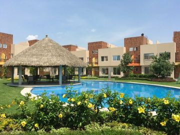 Venta de Casa, 3 recámaras, terraza,  alberca en condominio en Xochitepec, Mor.