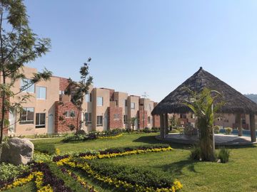 Venta de Casa, 3 recámaras, terraza,  alberca en condominio en Xochitepec, Mor.